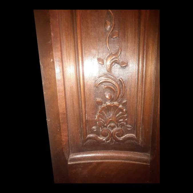 Bahut enfilade sculptée et galbée 4 portes de style Régence noyer années 1930