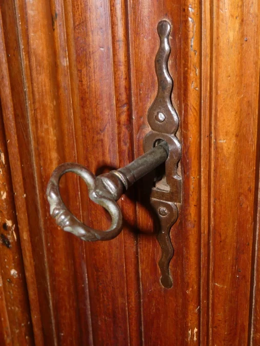 ARMARIO DE LOS SIGLOS XVII-XVIII