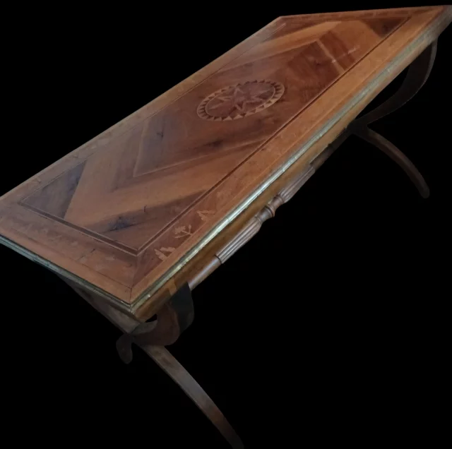 Italienischer Couchtisch