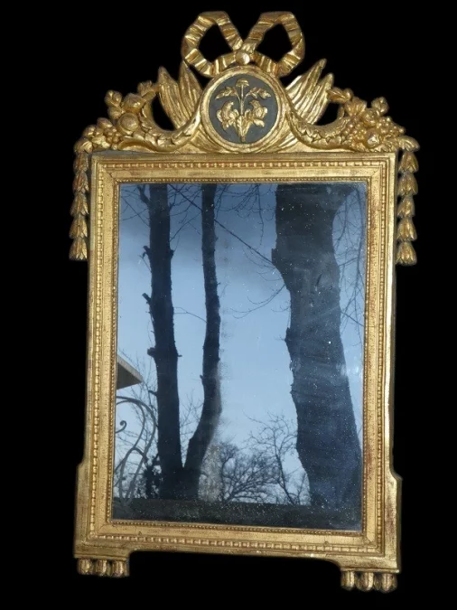 Miroir Louis XVI 18 ème en bois sculpté et doré
