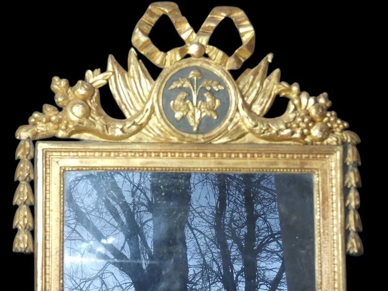 Miroir Louis XVI 18 ème en bois sculpté et doré