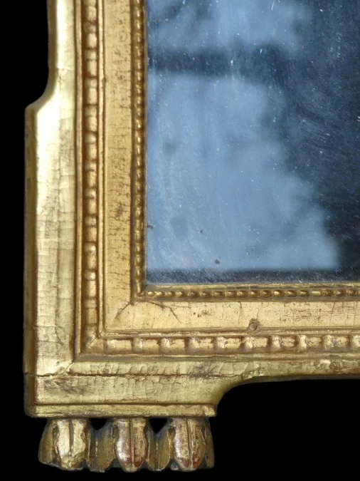 Miroir Louis XVI 18 ème en bois sculpté et doré