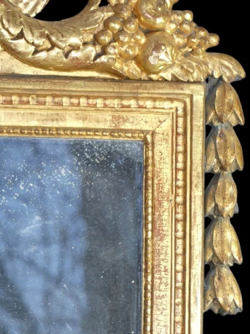 Miroir Louis XVI 18 ème en bois sculpté et doré