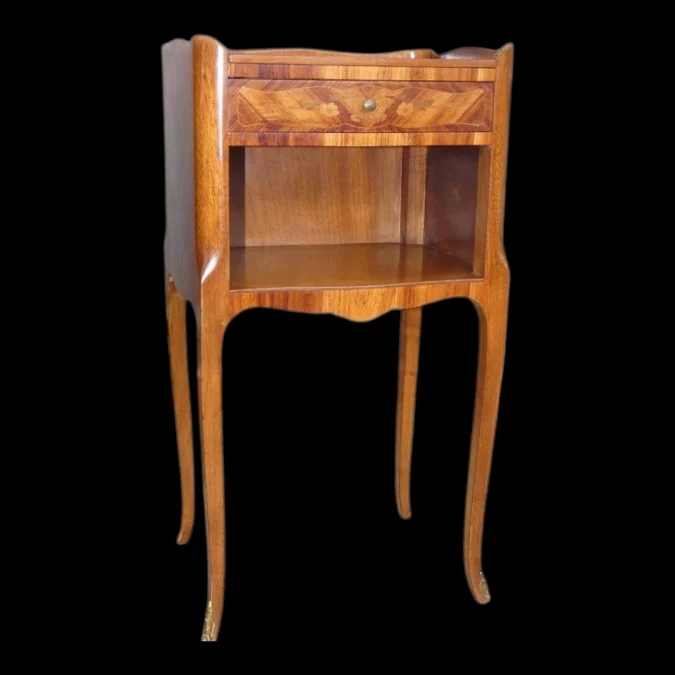 Paire de tables de chevet de style Louis XV début 20ème en marqueterie