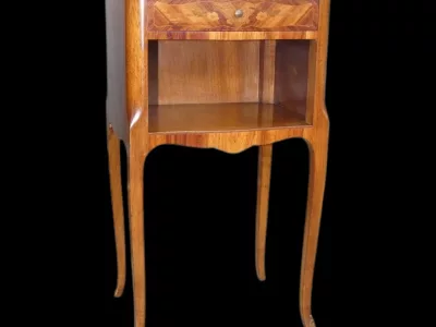 Paire de tables de chevet de style Louis XV début 20ème en marqueterie