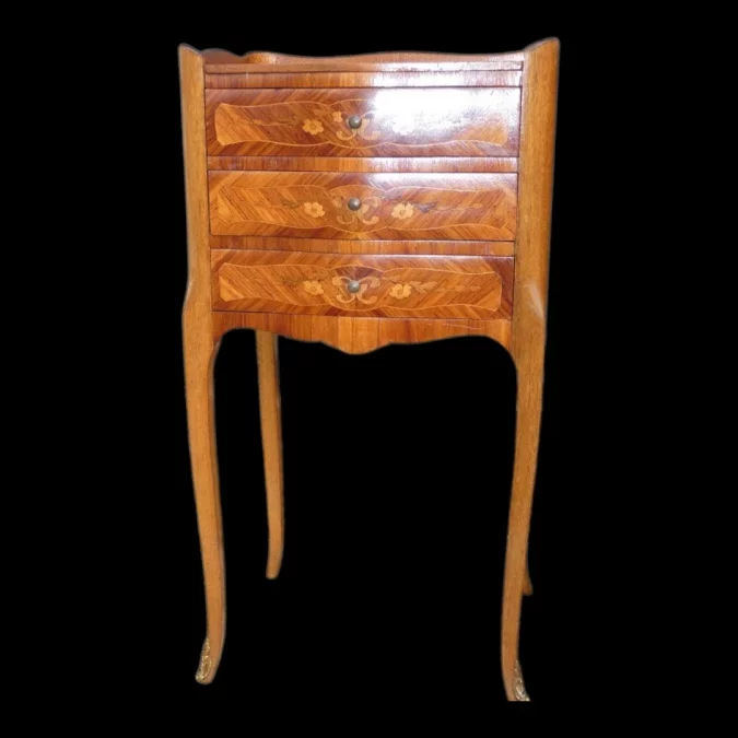 Paire de tables de chevet de style Louis XV début 20ème en marqueterie