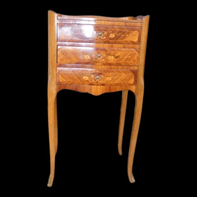 Paire de tables de chevet de style Louis XV début 20ème en marqueterie