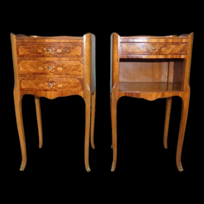 Paire de tables de chevet de style Louis XV début 20ème en marqueterie