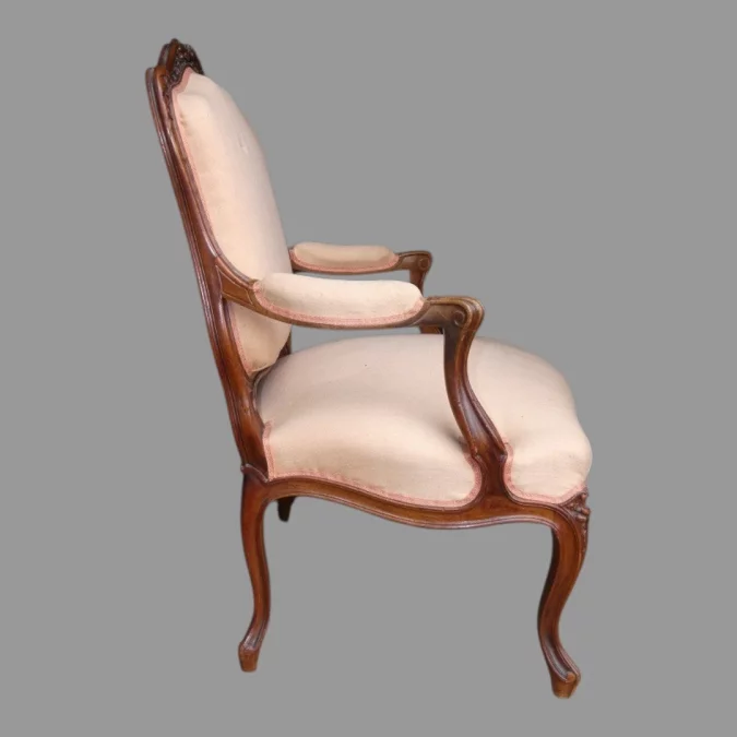 Fauteuil de bureau de style Louis XV en noyer 19ème