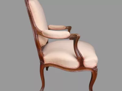 Fauteuil de bureau de style Louis XV en noyer 19ème