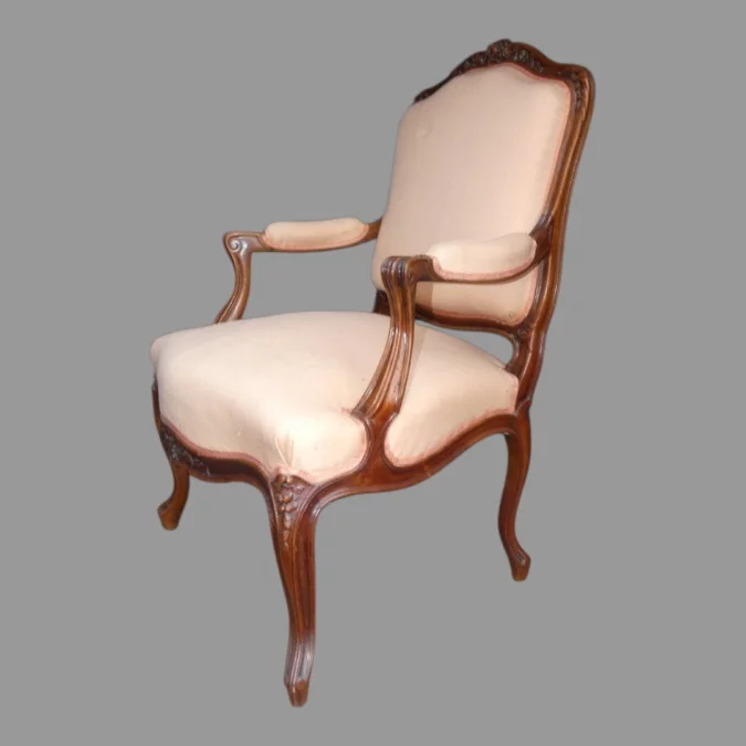 Fauteuil de bureau de style Louis XV en noyer 19ème