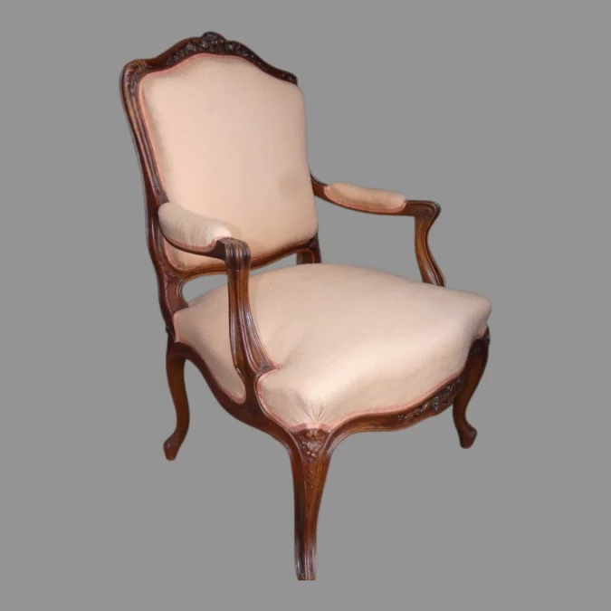 Fauteuil de bureau de style Louis XV en noyer 19ème