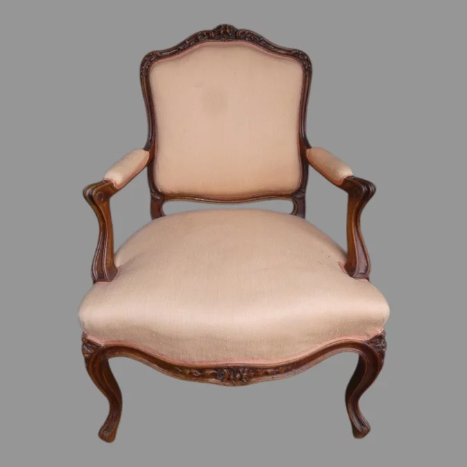 Fauteuil de bureau de style Louis XV en noyer 19ème