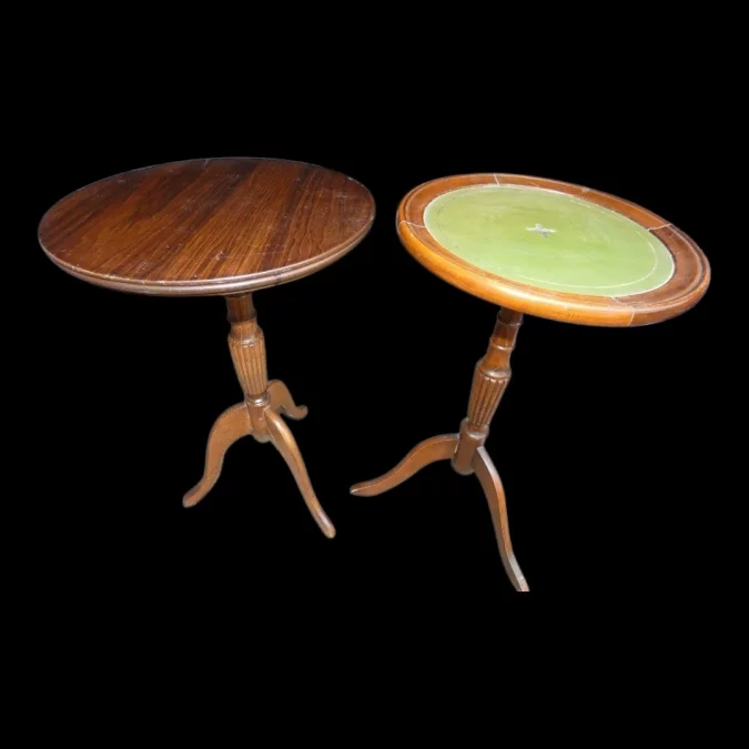 PAAR BEISTELLTISCHE IM VICTORIANISCHEN STIL