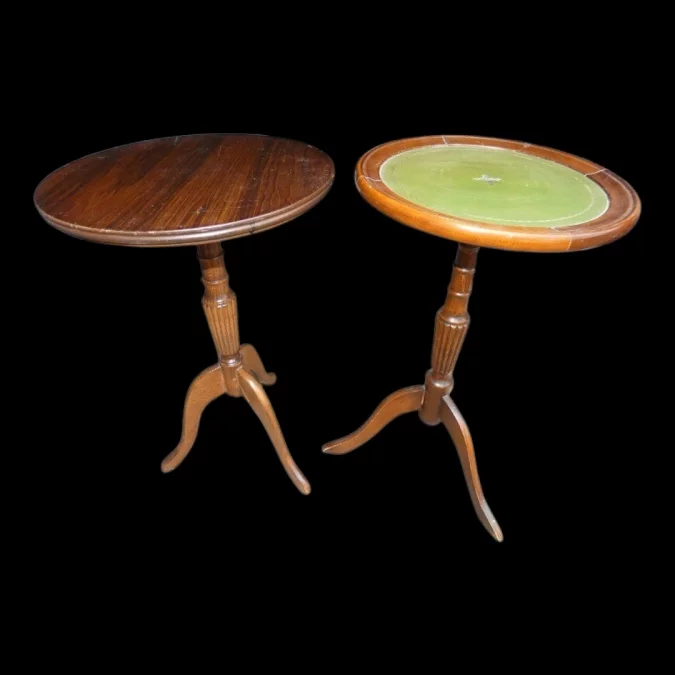 PAAR BEISTELLTISCHE IM VICTORIANISCHEN STIL