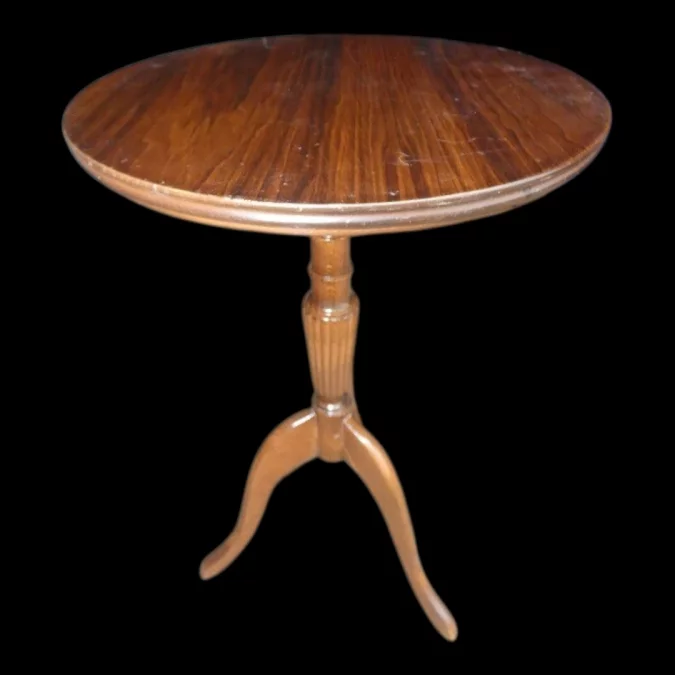 PAAR BEISTELLTISCHE IM VICTORIANISCHEN STIL