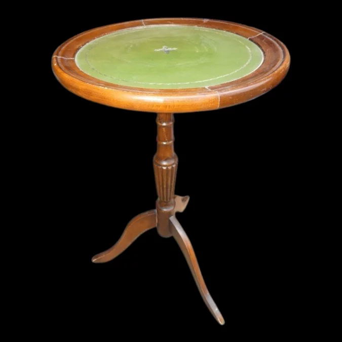 PAAR BEISTELLTISCHE IM VICTORIANISCHEN STIL