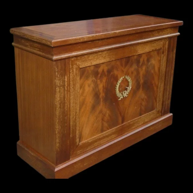 Schrank im Stil des französischen Empire