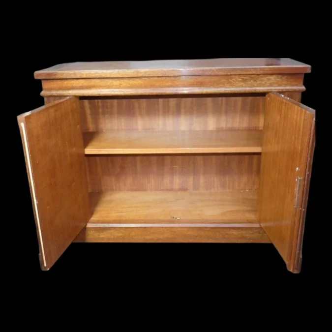 Schrank im Stil des französischen Empire