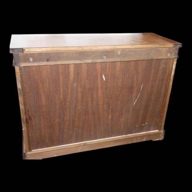 Schrank im Stil des französischen Empire