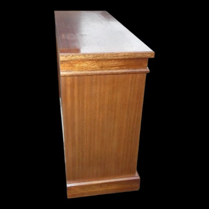 Schrank im Stil des französischen Empire