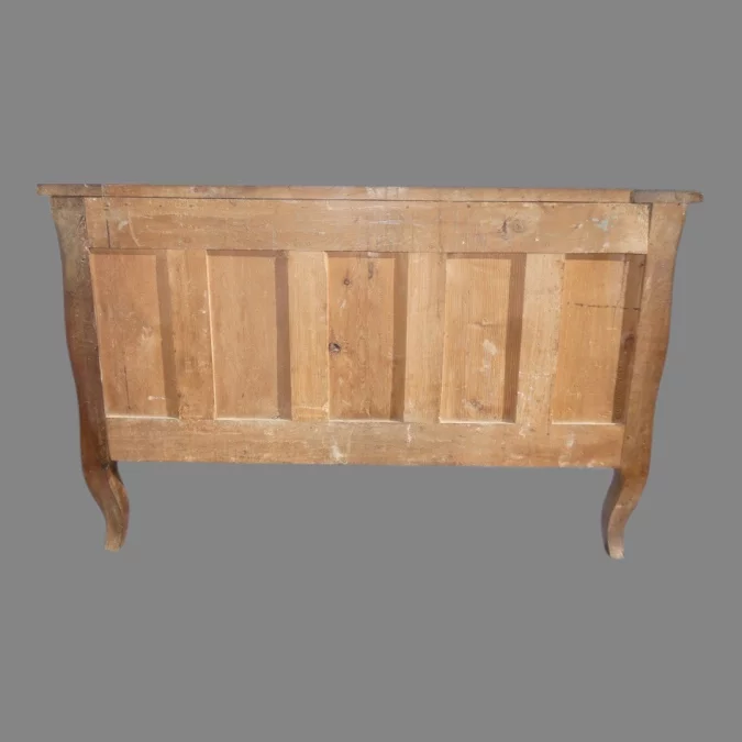 Commode sauteuse Castraise en noyer blond époque Louis XV 18ème