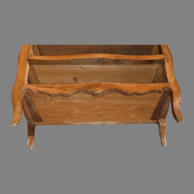 Commode sauteuse Castraise en noyer blond époque Louis XV 18ème