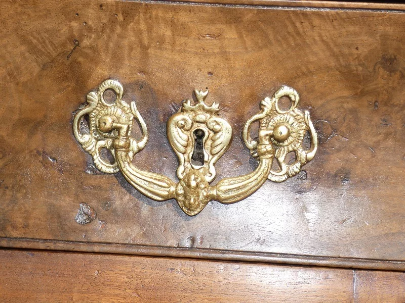 Commode tombeau Régence en noyer -Sud de la France - Provence début 18ème