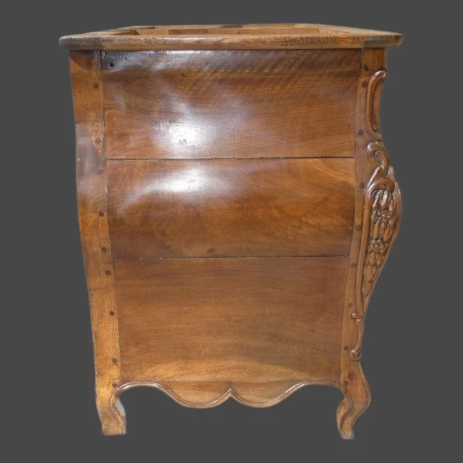 Commode tombeau Régence en noyer -Sud de la France - Provence début 18ème