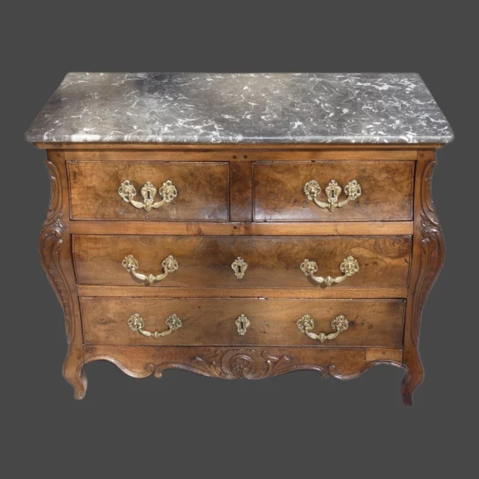 Commode tombeau Régence en noyer -Sud de la France - Provence début 18ème