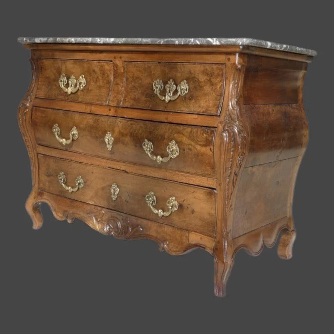 Commode tombeau Régence en noyer -Sud de la France - Provence début 18ème