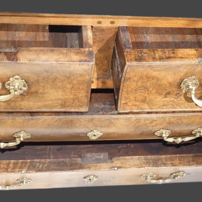 Commode tombeau Régence en noyer -Sud de la France - Provence début 18ème