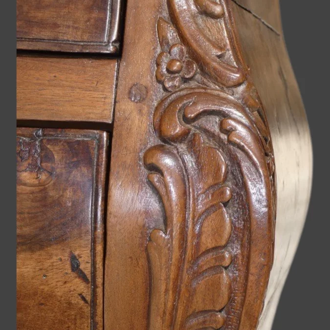 Commode tombeau Régence en noyer -Sud de la France - Provence début 18ème