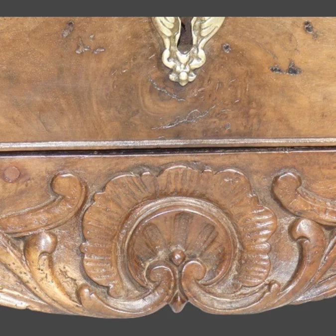 Commode tombeau Régence en noyer -Sud de la France - Provence début 18ème