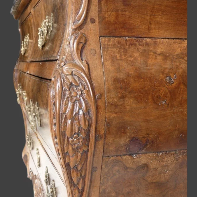 Commode tombeau Régence en noyer -Sud de la France - Provence début 18ème