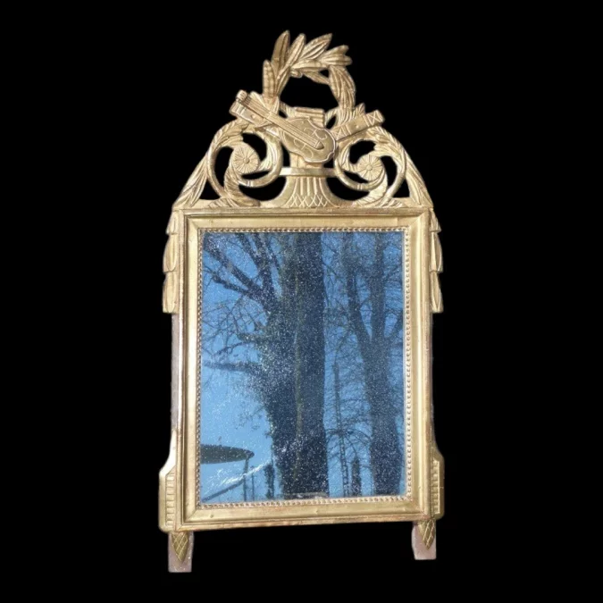 Miroir en bois de tilleul sculpté et doré d'époque Louis XVI 18ème PROVENCE