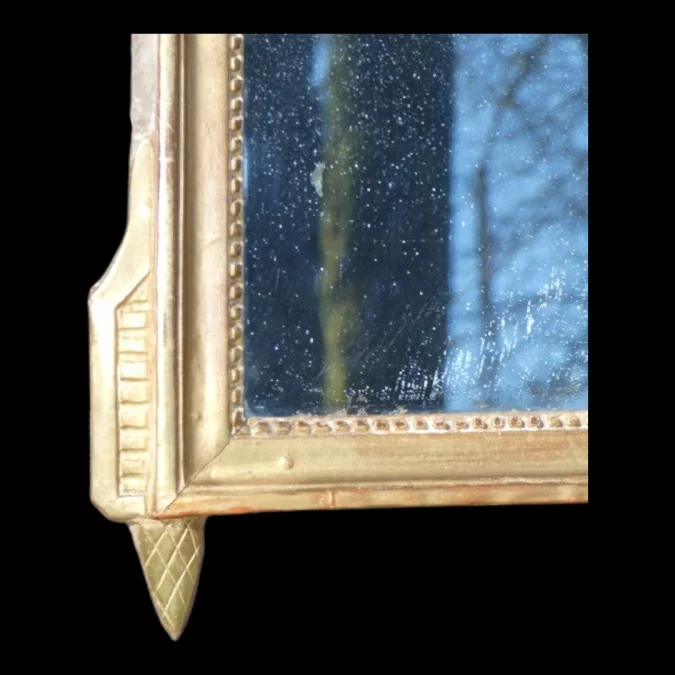 Miroir en bois de tilleul sculpté et doré d'époque Louis XVI 18ème PROVENCE