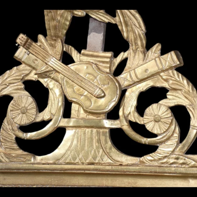 Miroir en bois de tilleul sculpté et doré d'époque Louis XVI 18ème PROVENCE