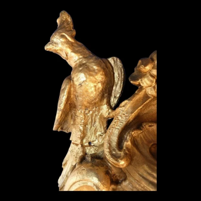 Miroir de boiserie "aux perroquets" en bois sculpté et laqué de style Louis XV