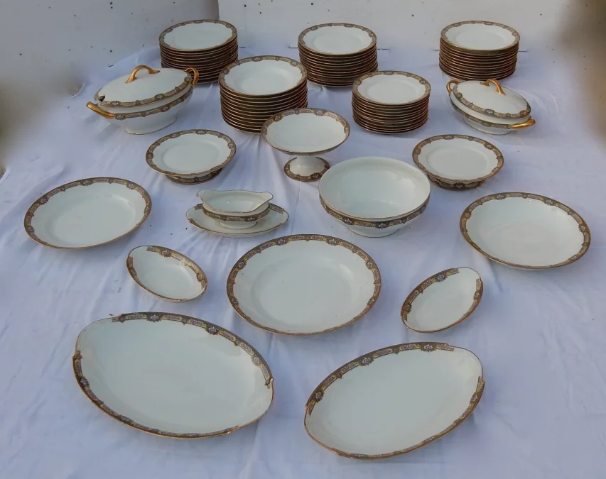 1924′ Limoges Service 73 Pieces F Legrand 1924