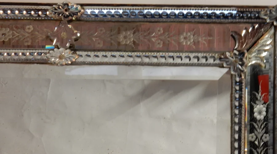 1850′ Venetian Mirror Style LXIV Floral Decor