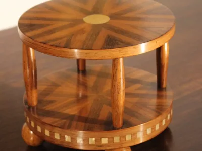 PRÄSENTATIONSTISCH IM ART DECO-STIL