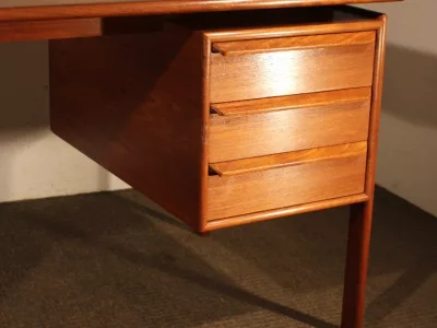 SKANDINAVISCHER SCHREIBTISCH