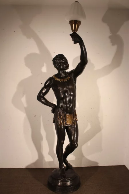 Africain en torchère