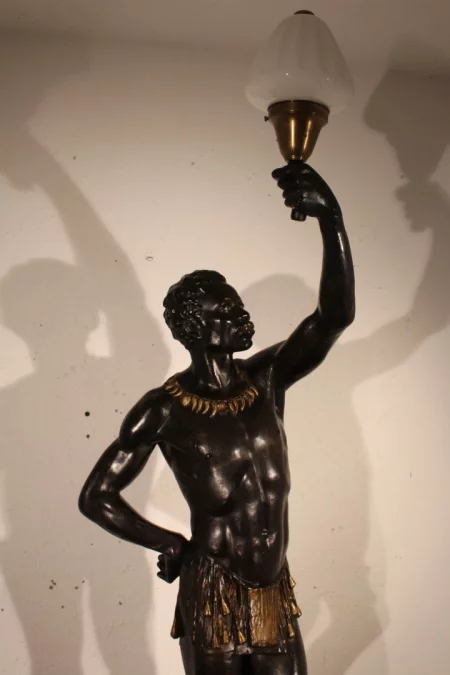 Africain en torchère