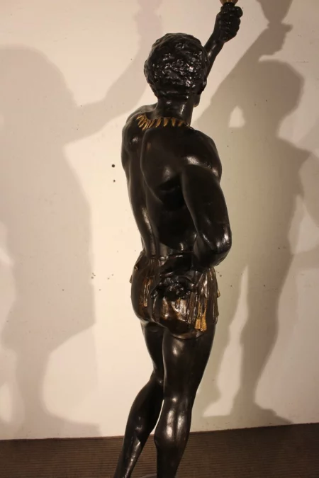 Africain en torchère