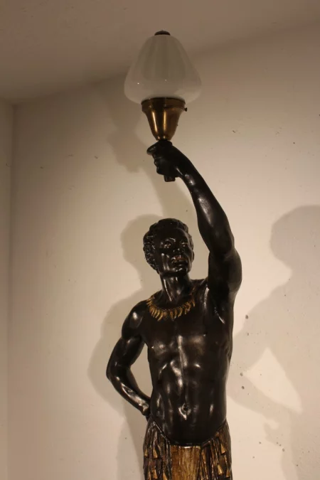 Africain en torchère