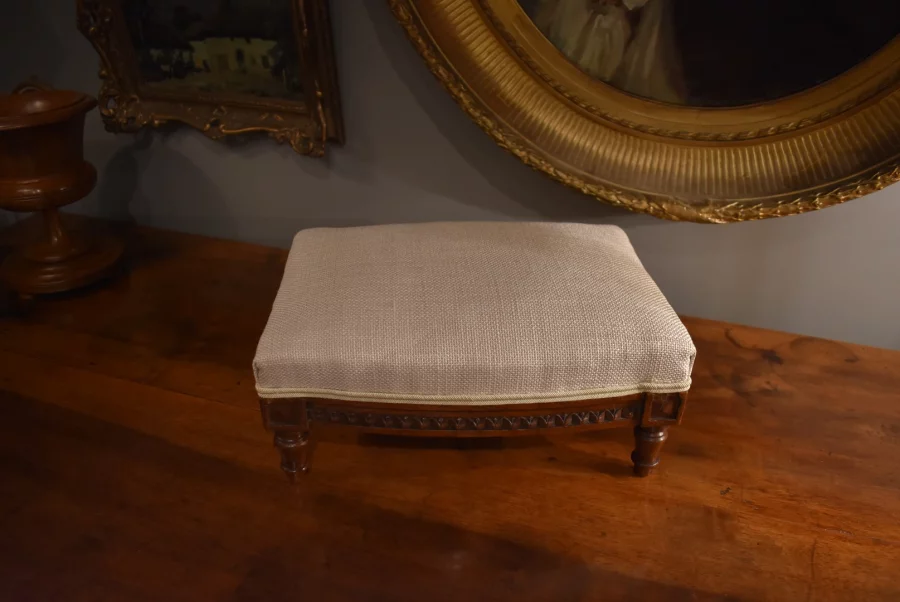 Tabouret de pieds en noyer