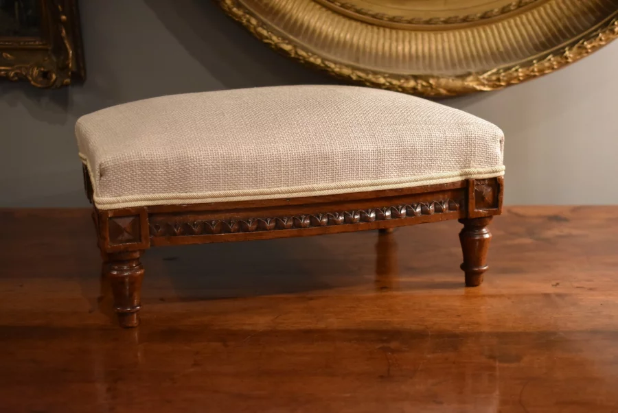 Tabouret de pieds en noyer