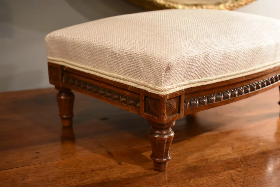 Tabouret de pieds en noyer